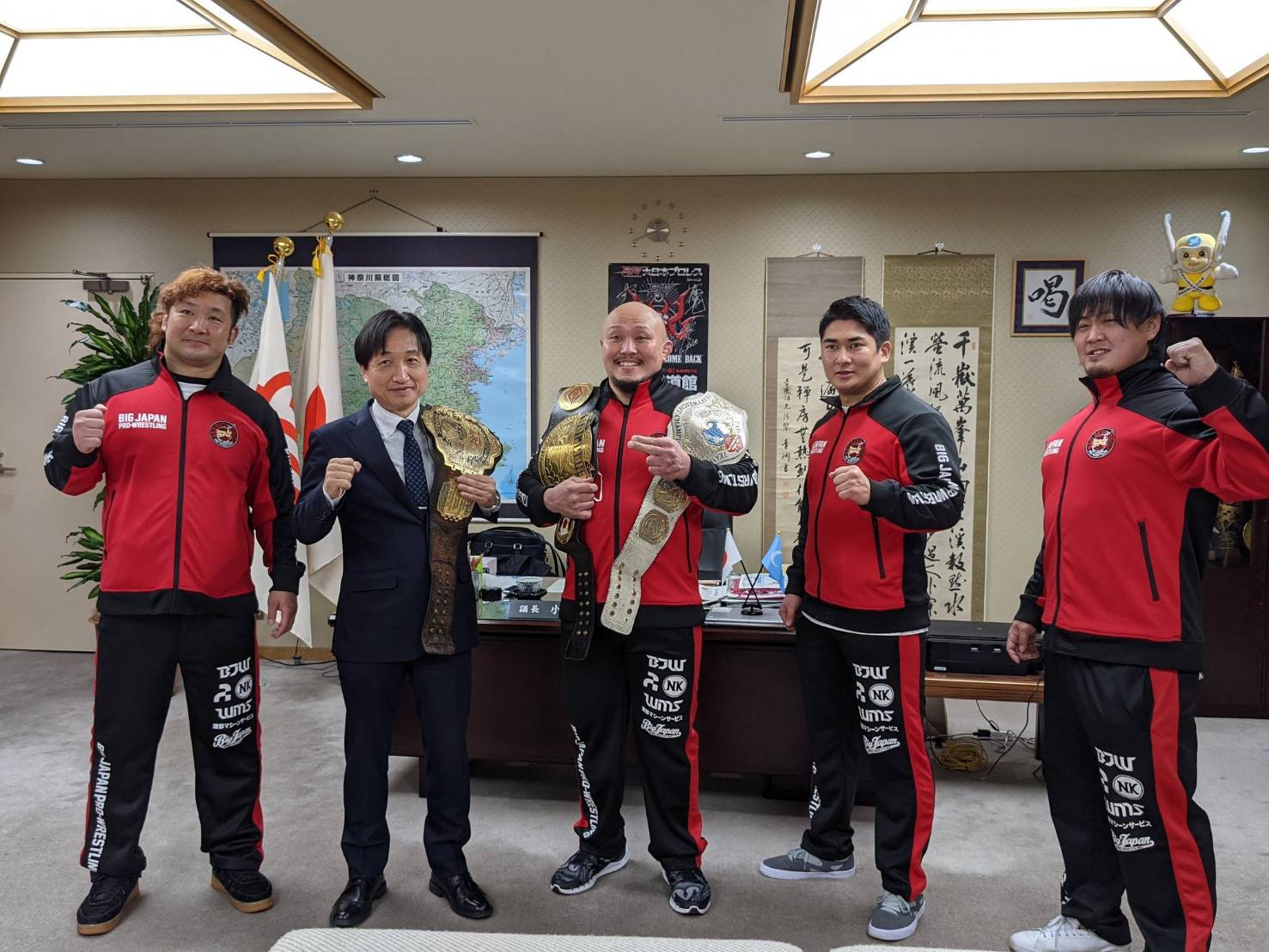 【報告】岡林裕二、中之上靖文、神谷英慶、青木優也選手が横浜市会議長、議会議長を表敬訪問いたしました
